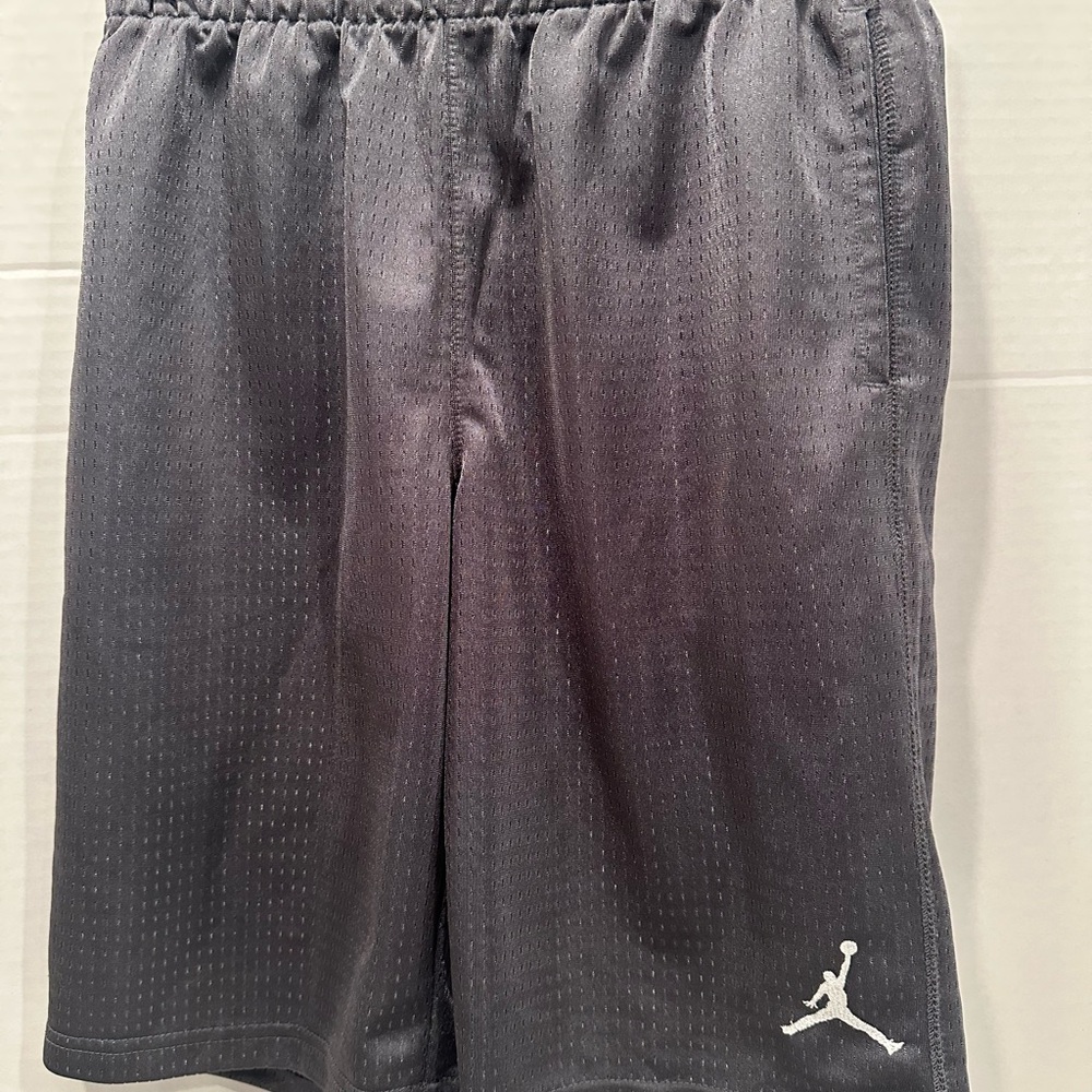 Jordan Kids Gray Shorts size YM
